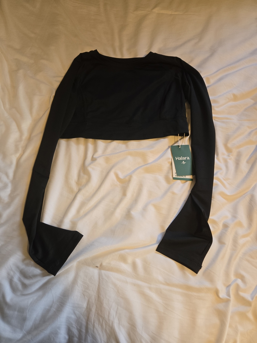 HALARA Black Long-Sleeve Cropped Top